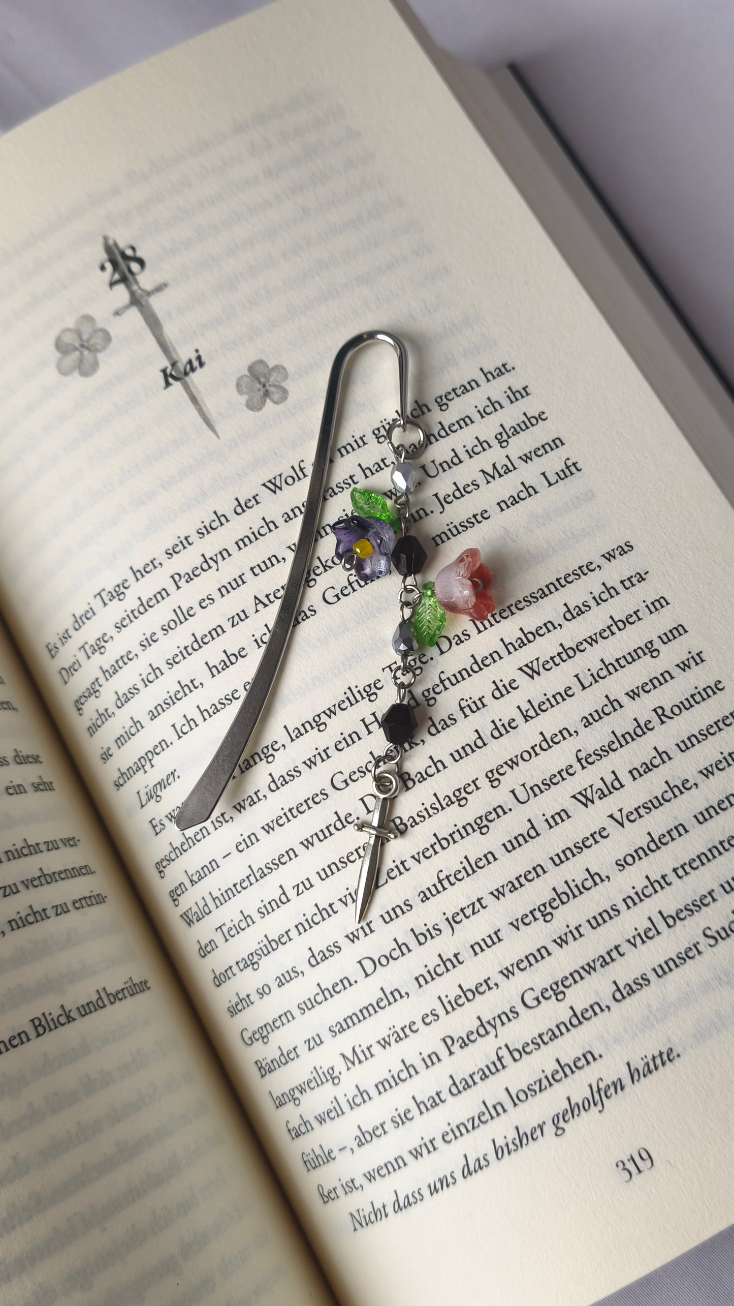 Lesezeichen im Fantasy Stil mit Schwert-Anhänger ⚔️